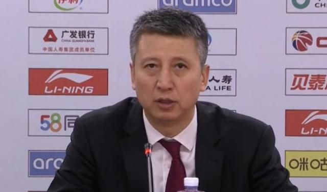 便见李晓芬和克劳迪娅一起推门走了进来。